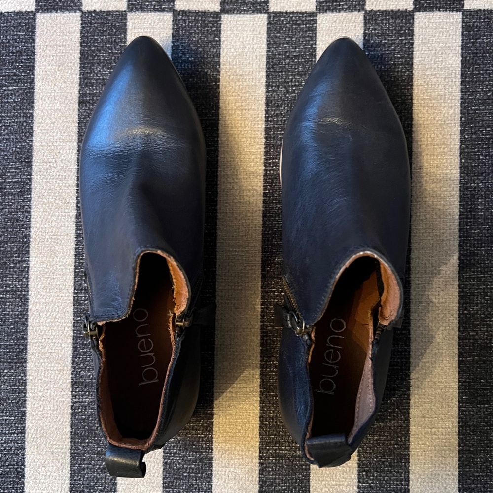 Beautiful black leather Bueno ankle boots, size 39
